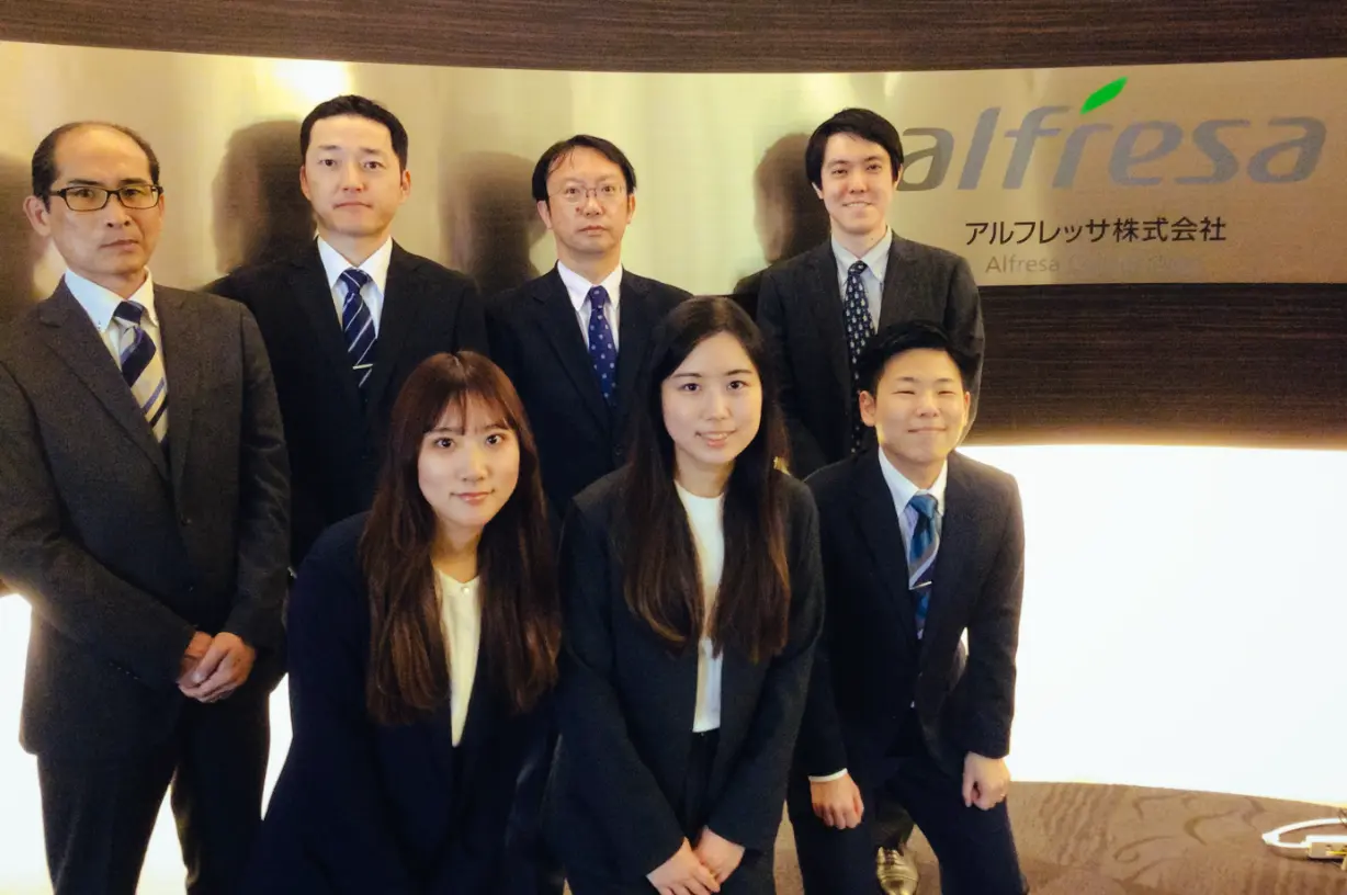 写真:アルフレッサ 人事部 人材採用グループの社員7名