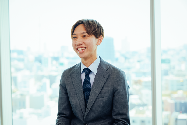 写真:インタビュー中の雰囲気