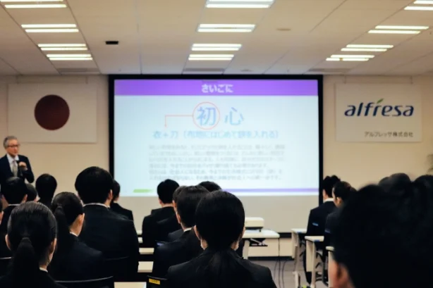写真:新人研修講義の様子