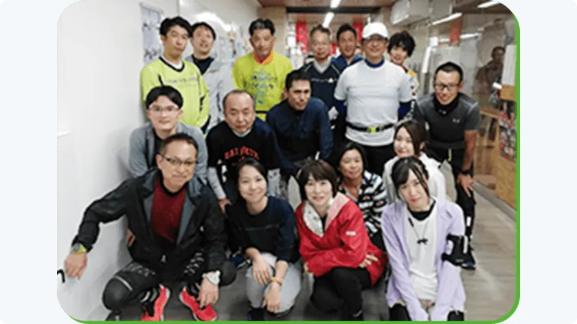 写真：社員で皇居マラソンを実施した際の集合写真