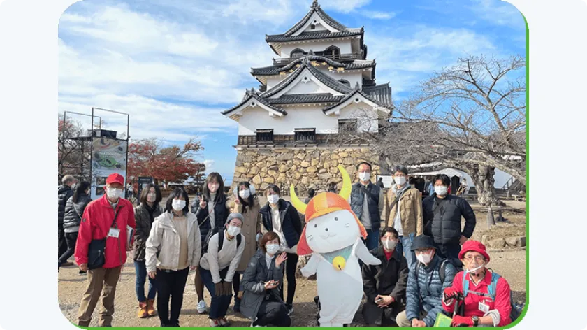 写真：健康経営の取り組み「彦根城でのウォーキング」イベントの様子