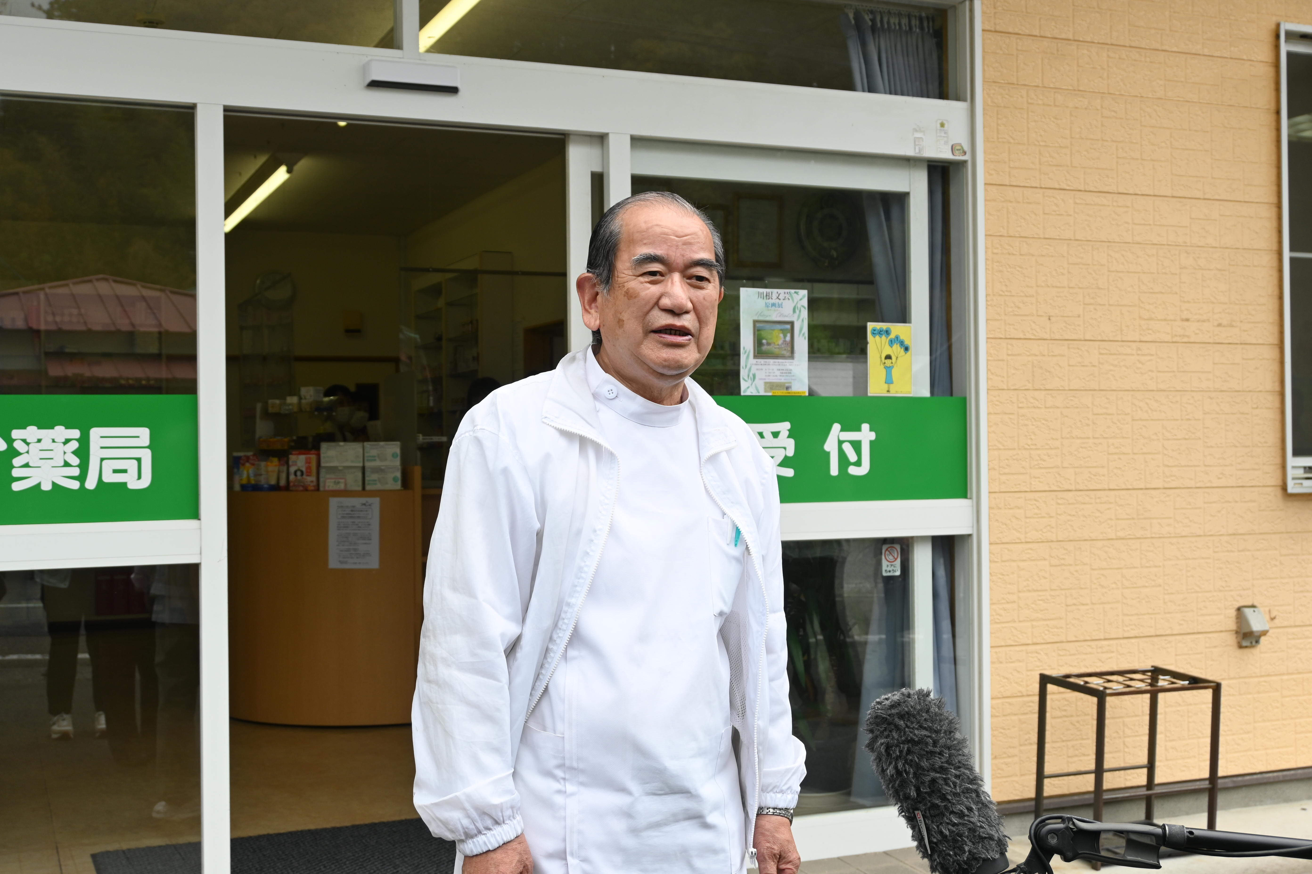 インタビューに答えるつおか薬局代表取締役の松岡政臣様